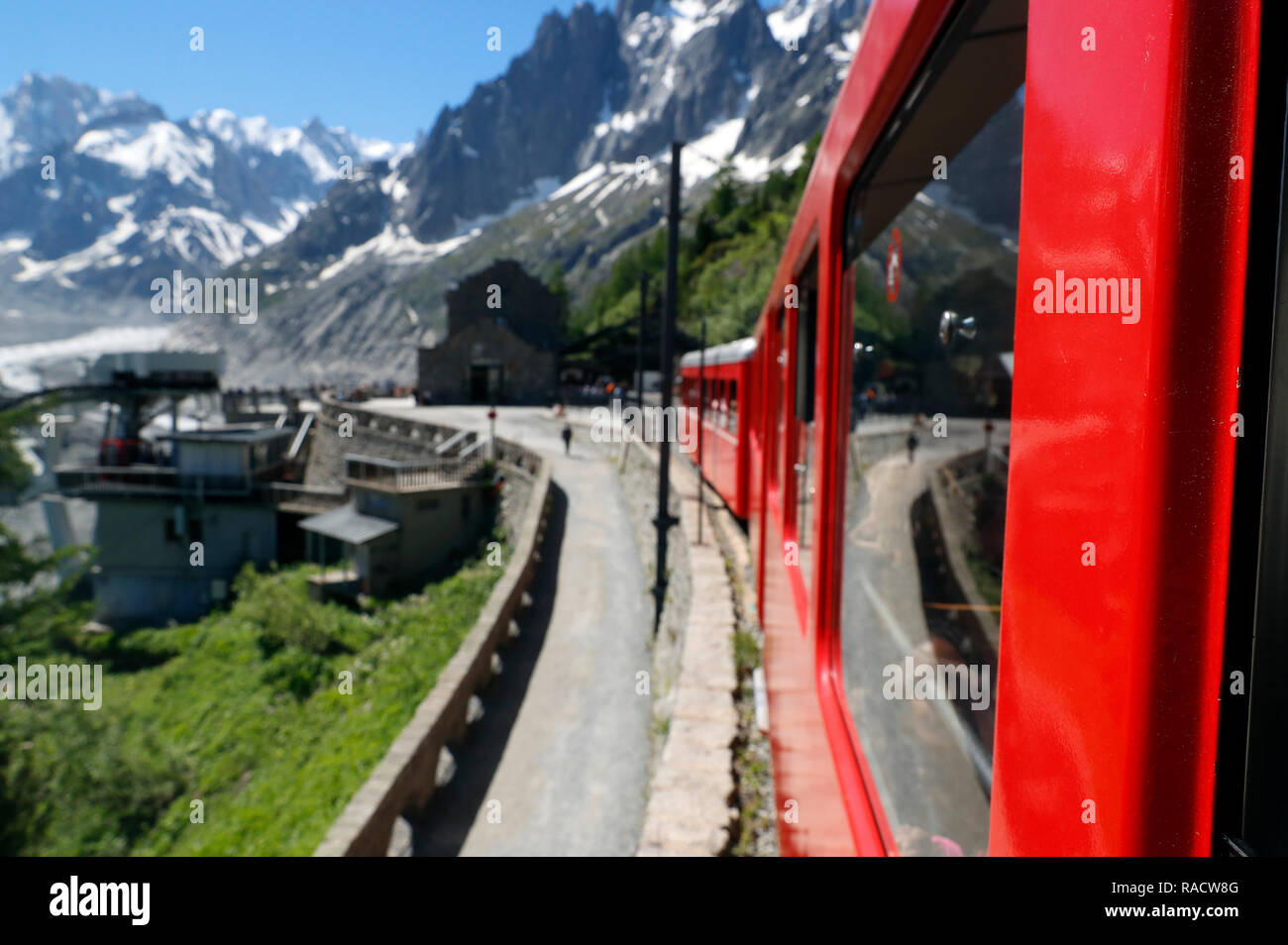 Del massiccio del Monte Bianco nelle Alpi francesi, il Montenvers Railway da Chamonix per la Mer de Glace ghiacciaio, Haute Savoie, Francia, Europa Foto Stock