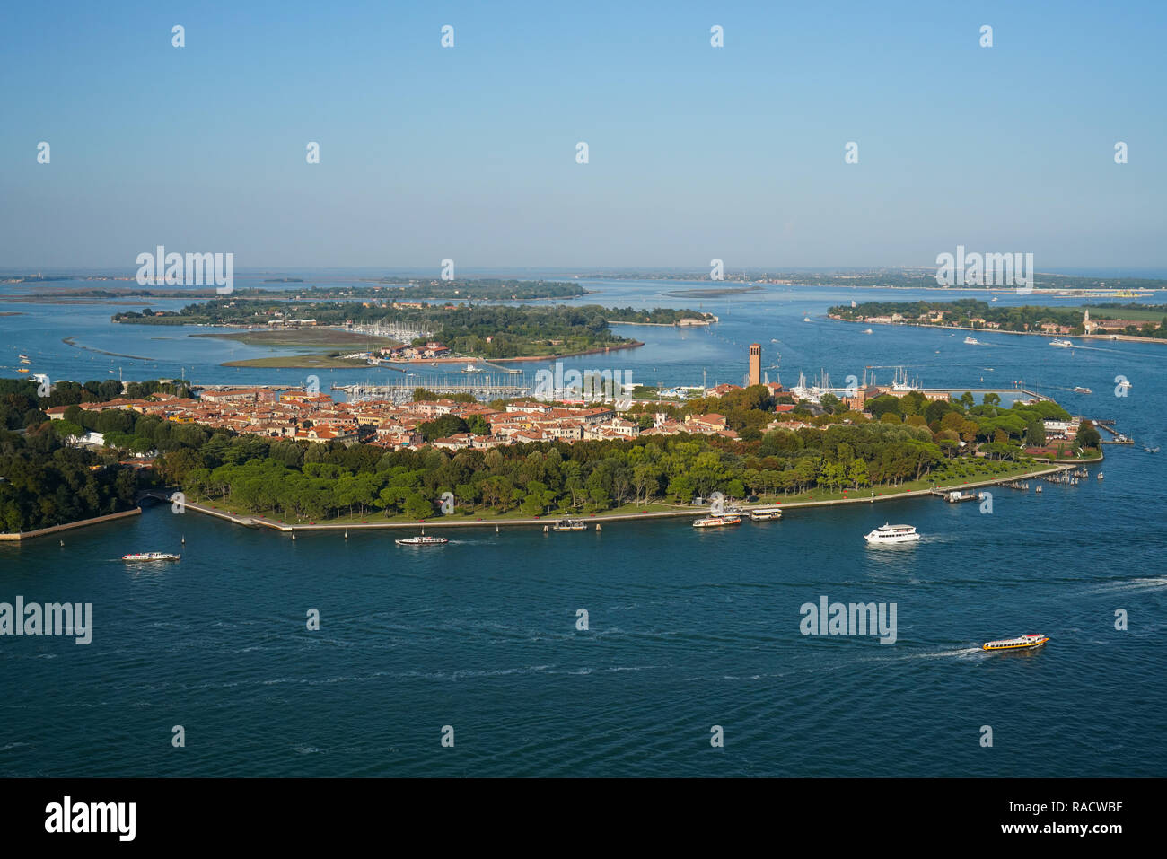 Vista di Sant'Elena isola dall'elicottero, la Laguna di Venezia, Sito ...