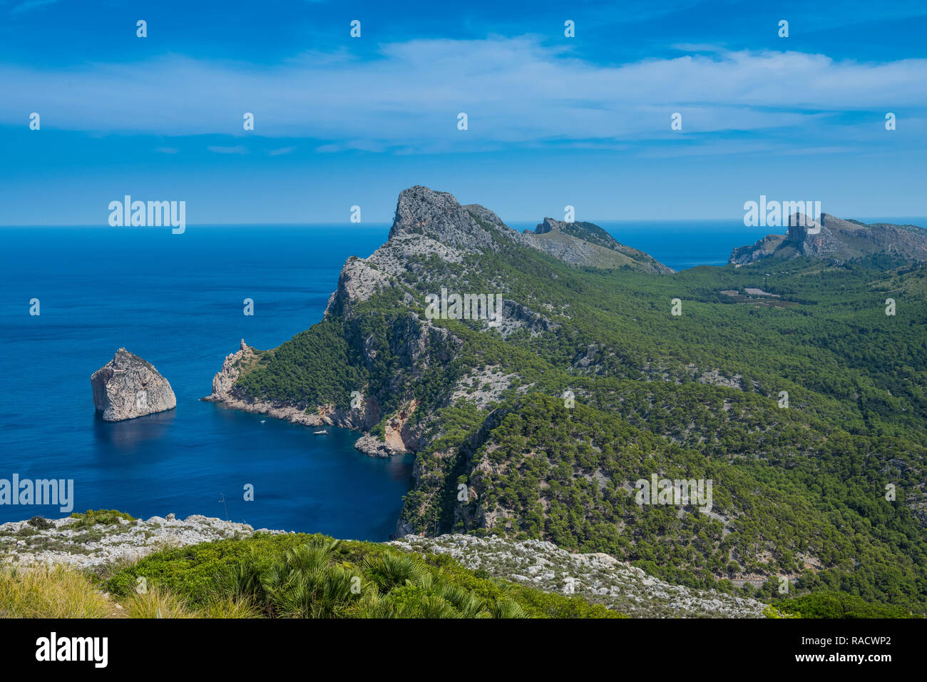 Vista su Cala Formentor beach, Cap Formentor, Maiorca, isole Baleari, Spagna, Mediterraneo, Europa Foto Stock