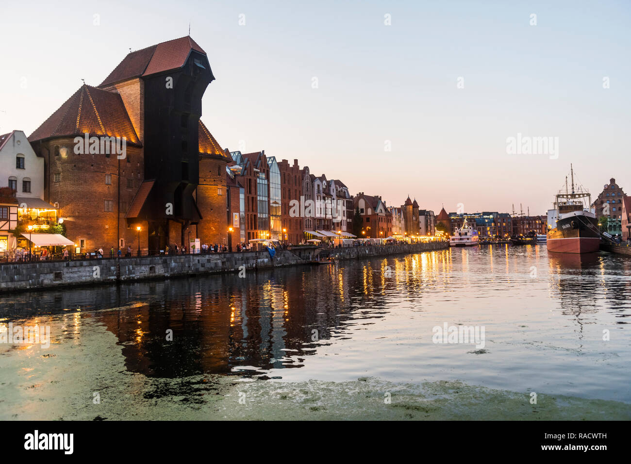 Lega Anseatica Case sul fiume Motlawa al tramonto, Gdansk, Polonia, Europa Foto Stock