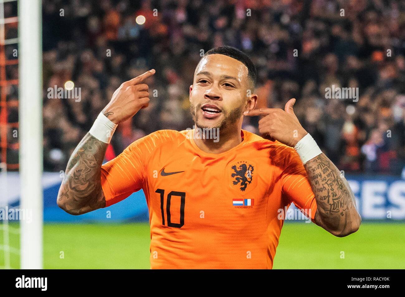 Rotterdam, Paesi Bassi 16 novembre 2018 Soccer Paesi Bassi v Francia L+R Memphis Depay (Paesi Bassi) Foto Stock