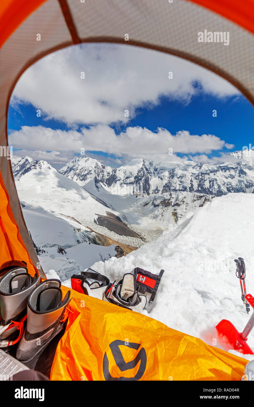 Tenda a Camp 4 a 6100m sul picco Korzhenevskaya, 7105m, al tramonto, Tajik National Park (montagne del Pamirs), l'UNESCO, Tagikistan Foto Stock