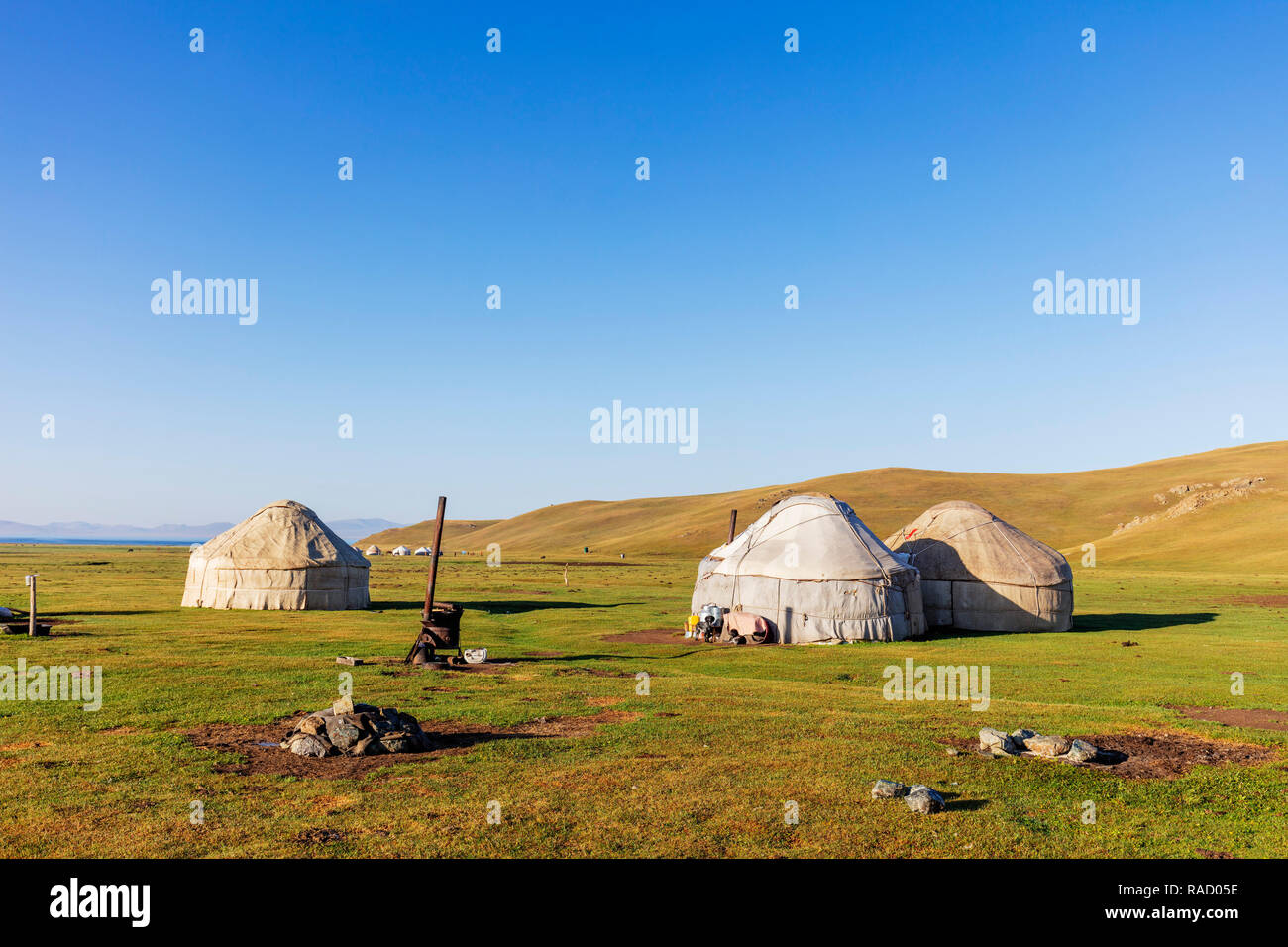 Yurta presso il lago Songkol, Kirghizistan, Asia Centrale, Asia Foto Stock
