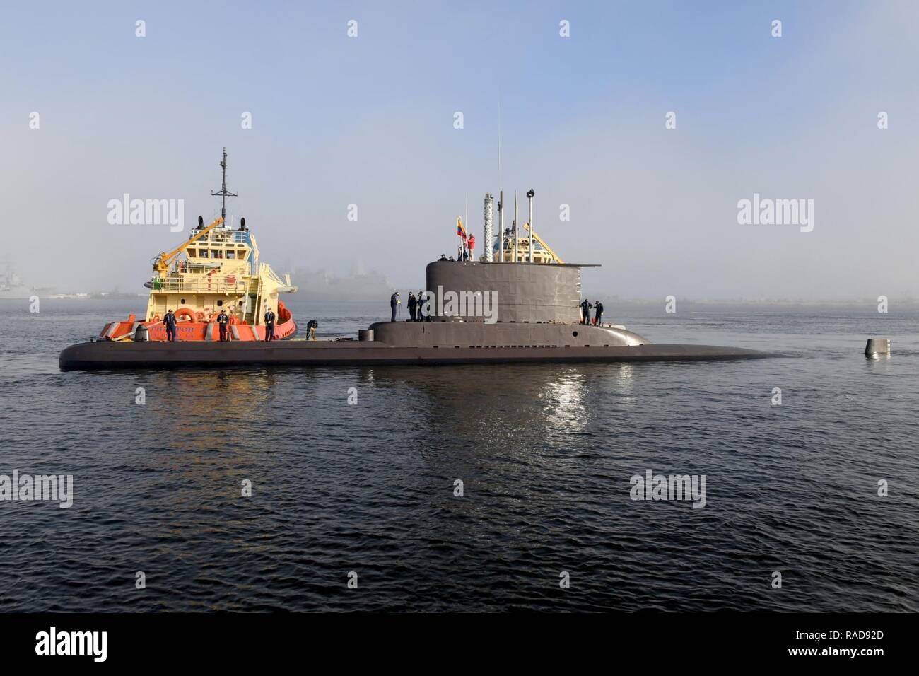 Il Jacksonville, Florida (feb. 1, 2017) Marina colombiano 209 di tipo sommergibile costiero Pijao (così 28) arriva nel bacino della stazione navale (NAVSTA) Mayport. Il Pijao è in visita NAVSTA Mayport in sostegno dell'U.S. Marina sottomarino Diesel-Electric iniziativa (DESI) che serve come un unico condotto di formazione per migliorare la flotta la capacità di condotta anti guerra sottomarina (ASW). La partecipazione del sud americana di sommergibili in formazione della flotta aggiunge un ulteriore grado di difficoltà e di realismo alla flotta ASW esercizi di addestramento. Foto Stock