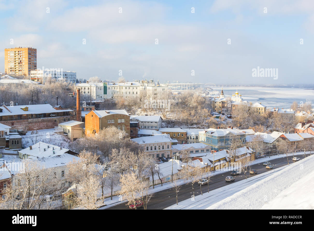 Nizhny Novgorod vista della strada e delle case in inverno, Russia Foto Stock