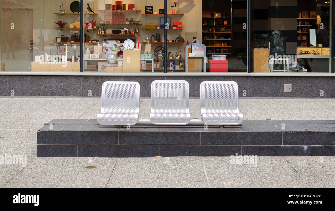 Una Numero minimo di posti a sedere in un cortile di SF Foto Stock