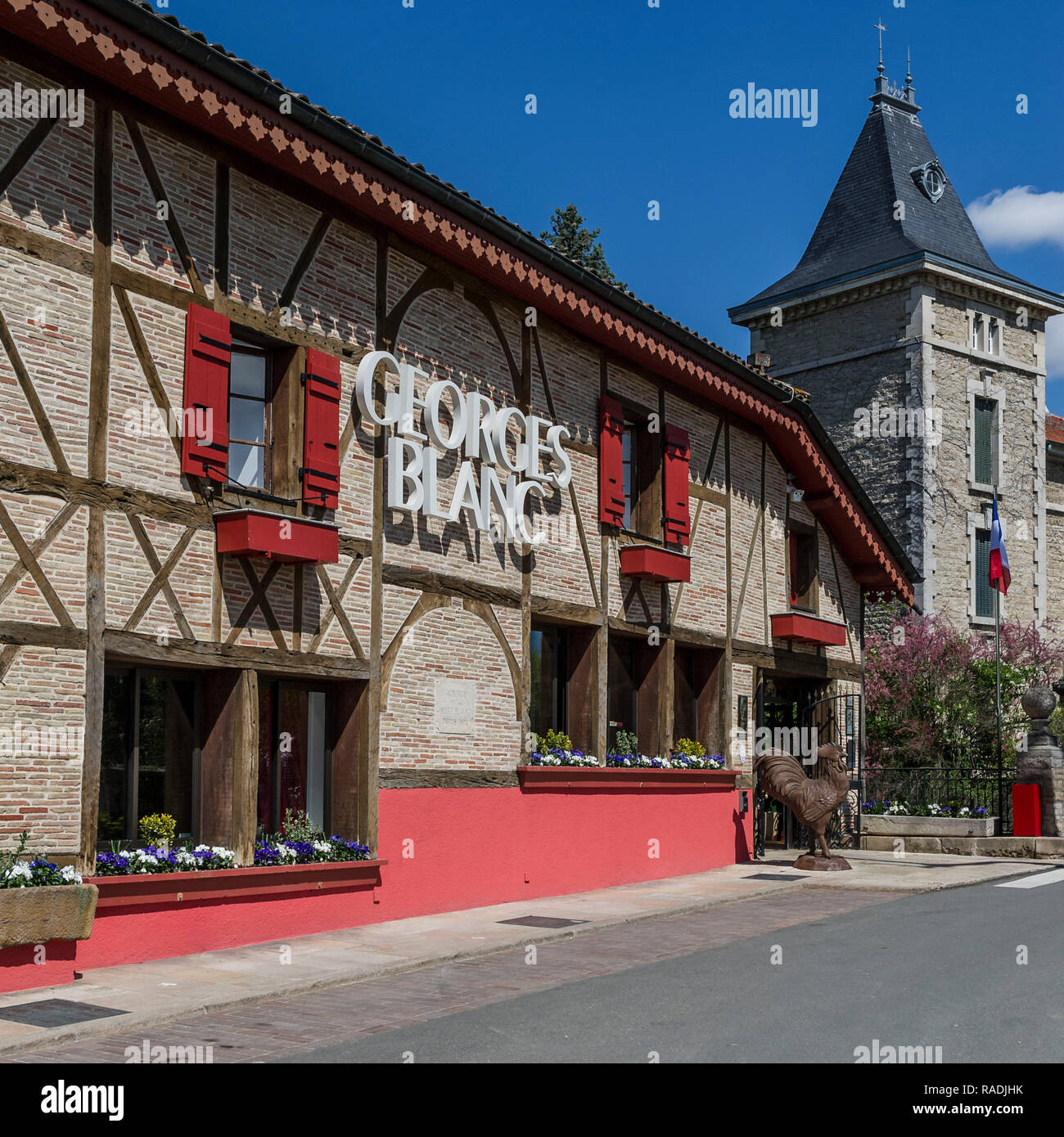 Vonnas (centro-est della Francia), Maggio 2016: ristorante appartenenti a Georges Blanc, famoso chef di Bresse e proprietario del ristorante che ha ricevuto di Michelin Foto Stock