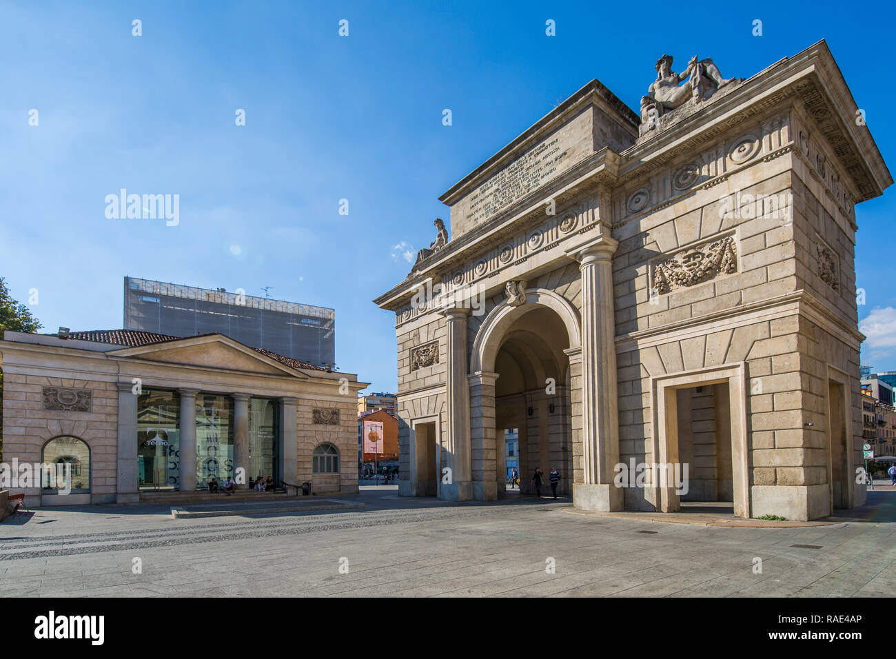Vista di Porta Garibaldi in Piazza XXV Aprile, Milano, Lombardia, Italia, Europa Foto Stock