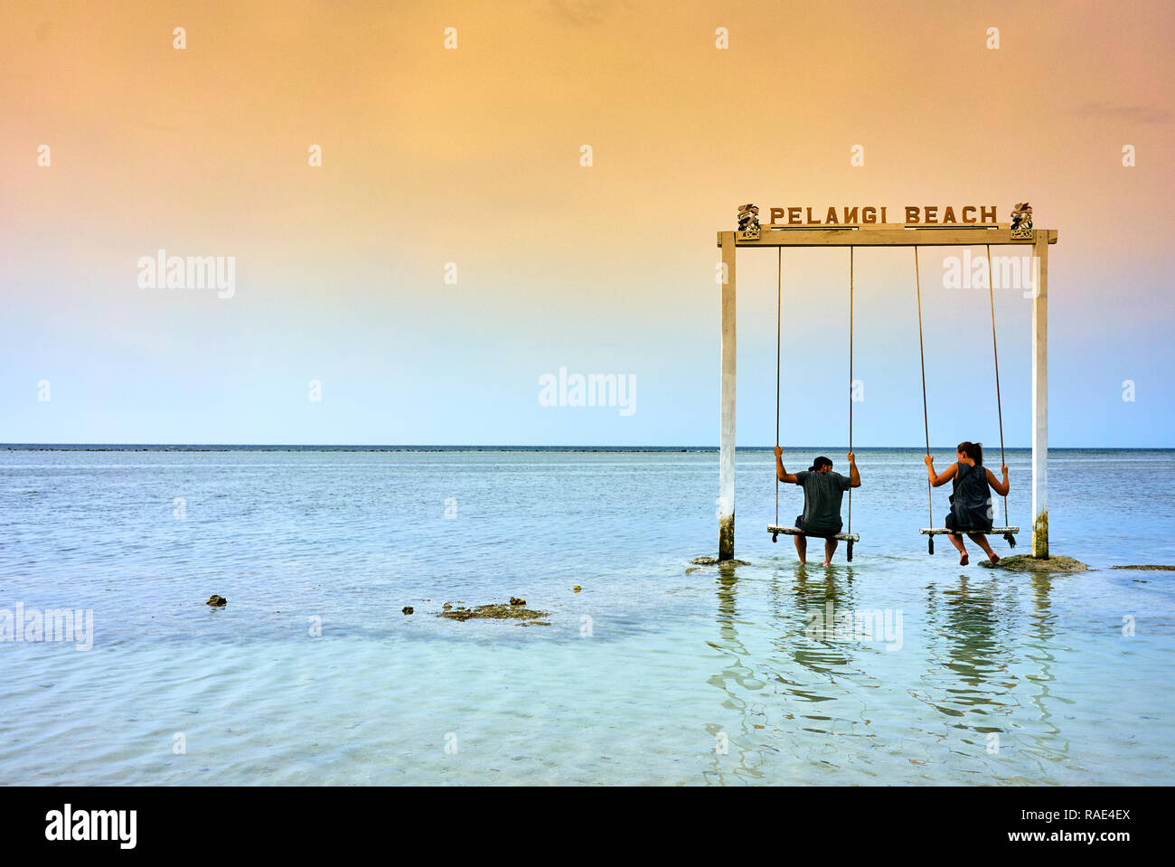 Mare swing a Pelangi Beach su Gili Air, West Nusa Tenggara, Indonesia, Asia sud-orientale, Asia Foto Stock