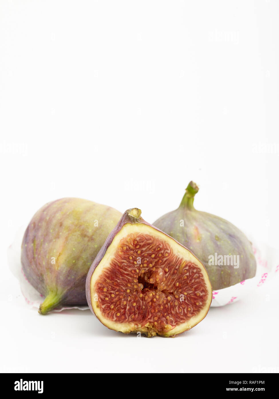 Sweet Fichi still-life cibo fotografia contro uno sfondo chiaro Foto Stock