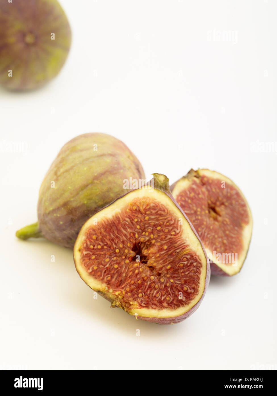 Figg contro uno sfondo bianco, cibo ritratto Foto Stock