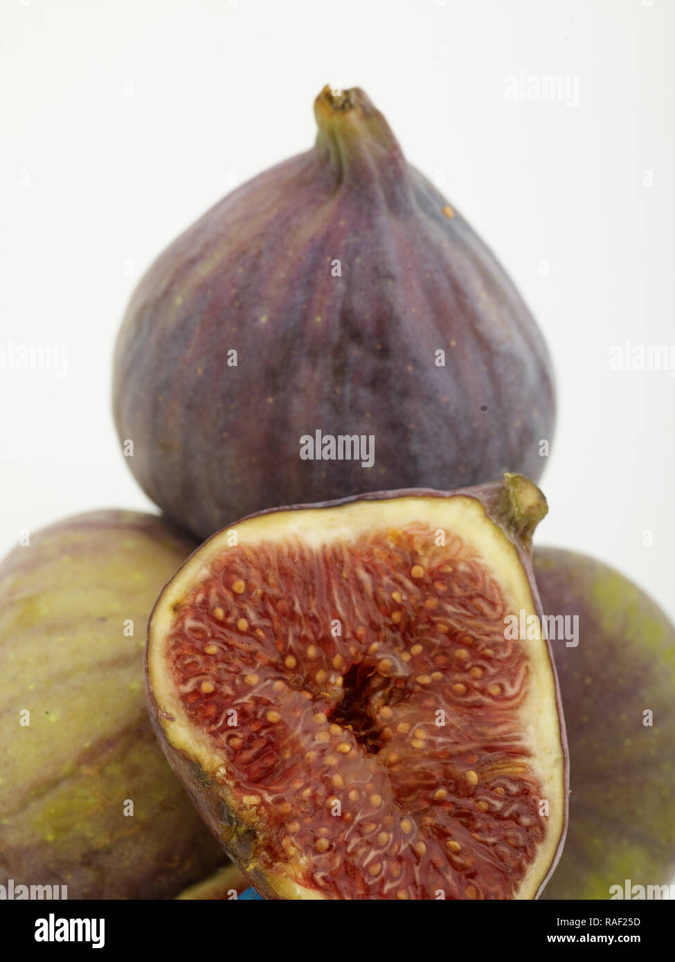 Fig frutto contro uno sfondo bianco, cibo still-life fotografia Foto Stock