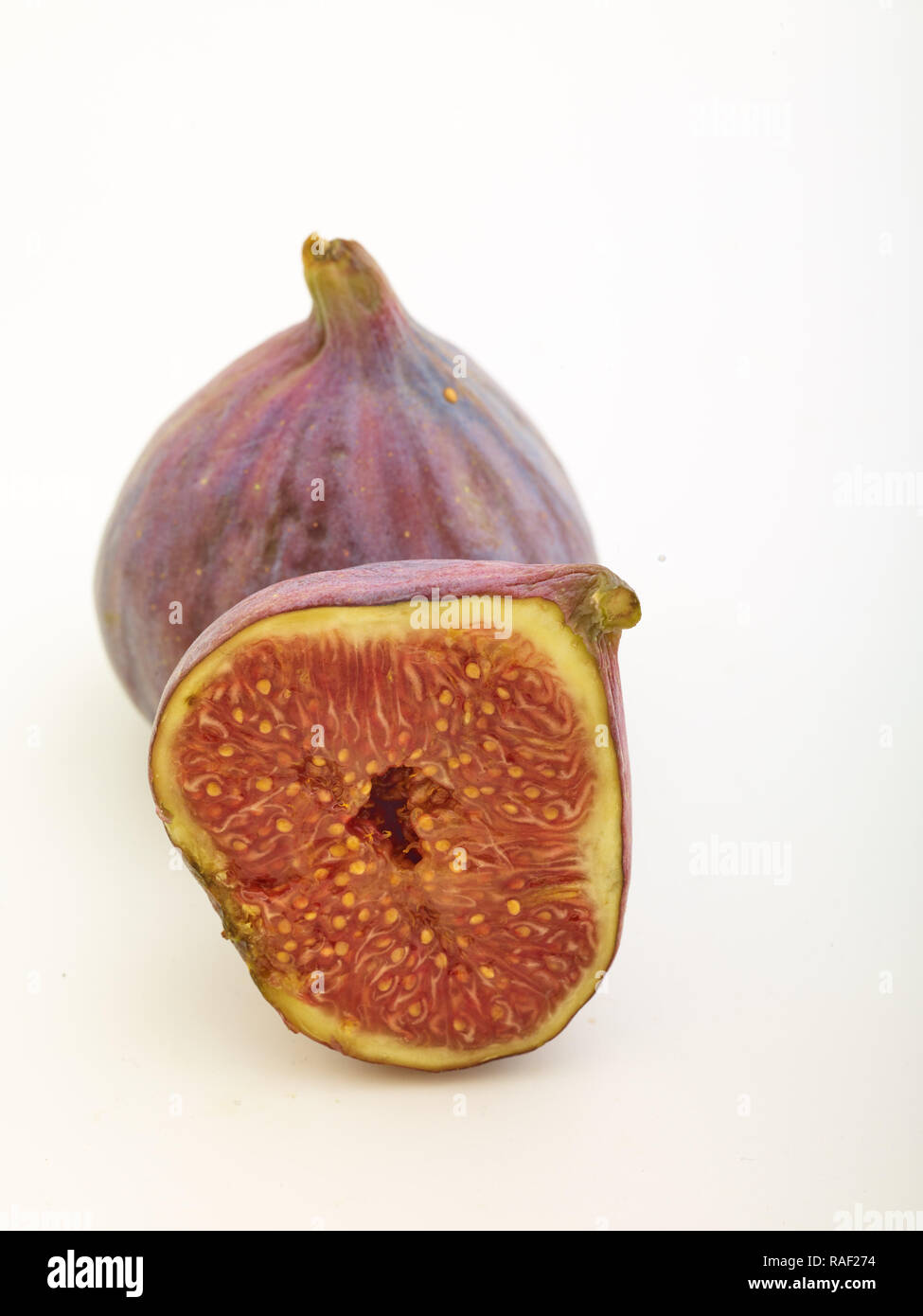 Fig frutto contro uno sfondo bianco, cibo still-life fotografia Foto Stock
