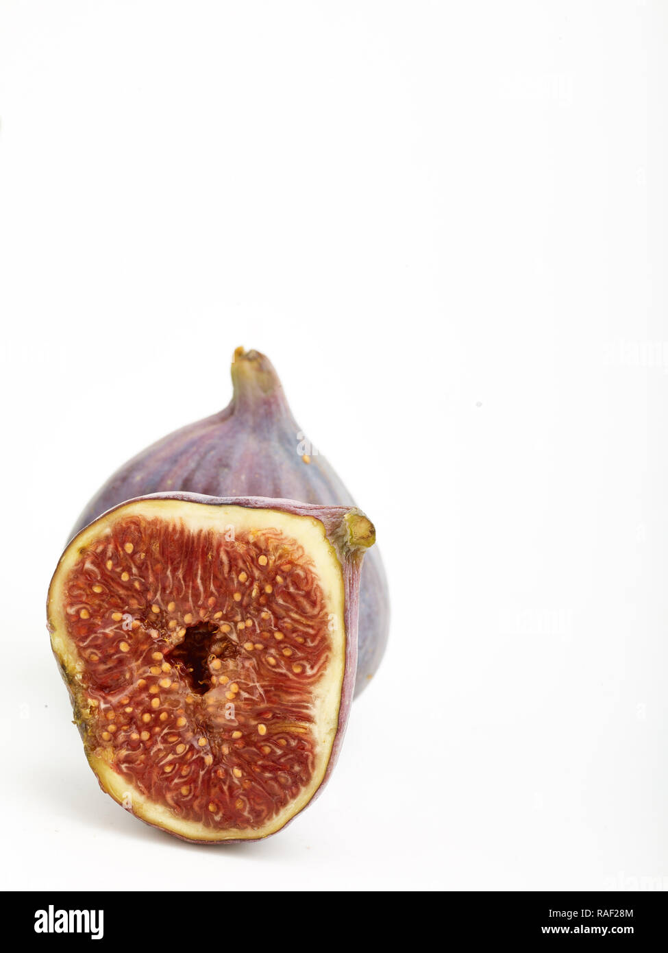 Fig frutto contro uno sfondo bianco, cibo still-life fotografia Foto Stock