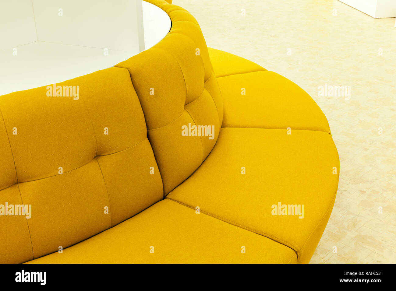 Dettaglio di divani gialli, close up Foto Stock