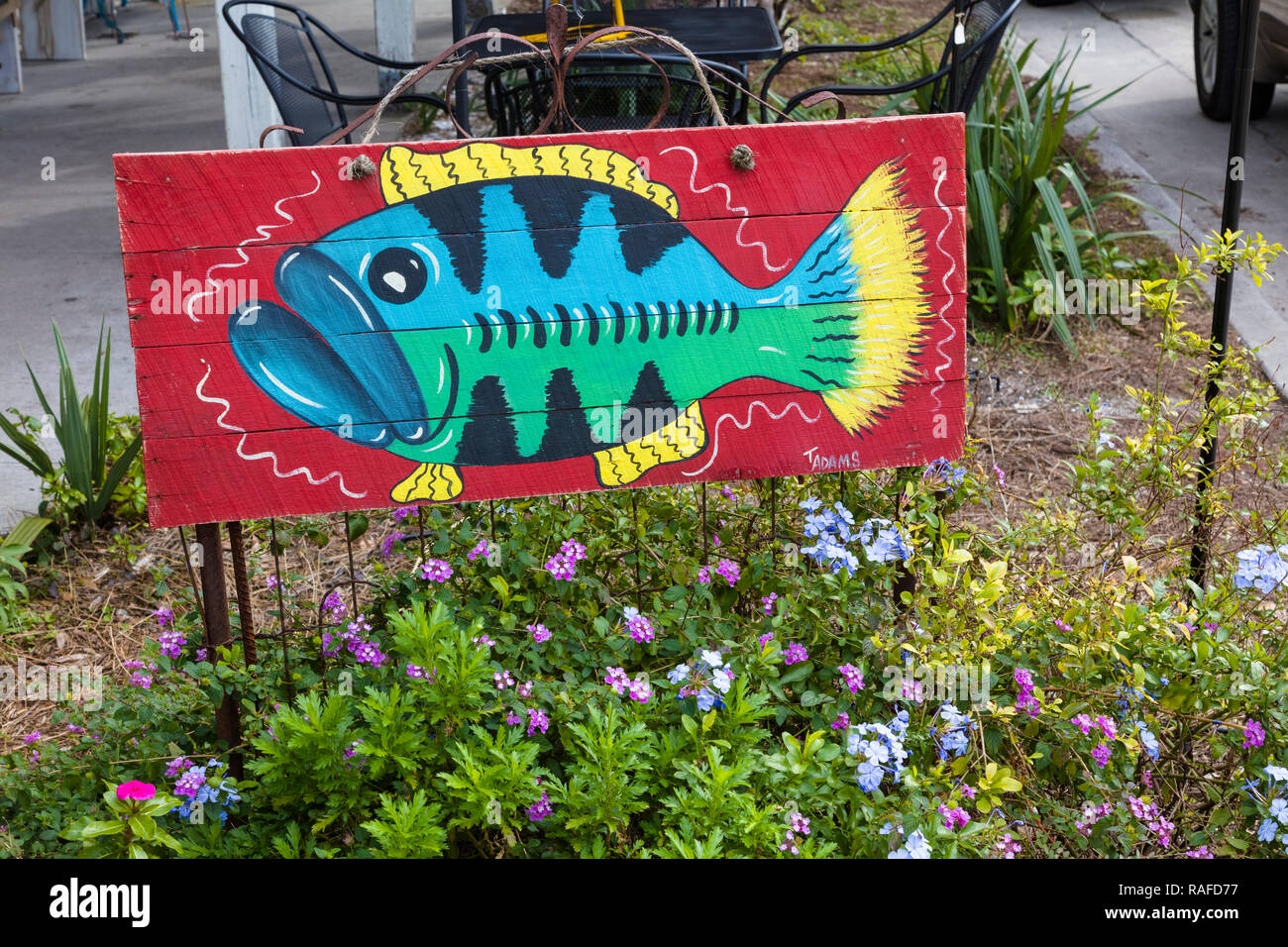 Segno commerciale nel quartiere storico di Apalachicola nella Panhandle area o dimenticato Coast della Florida negli Stati Uniti Foto Stock