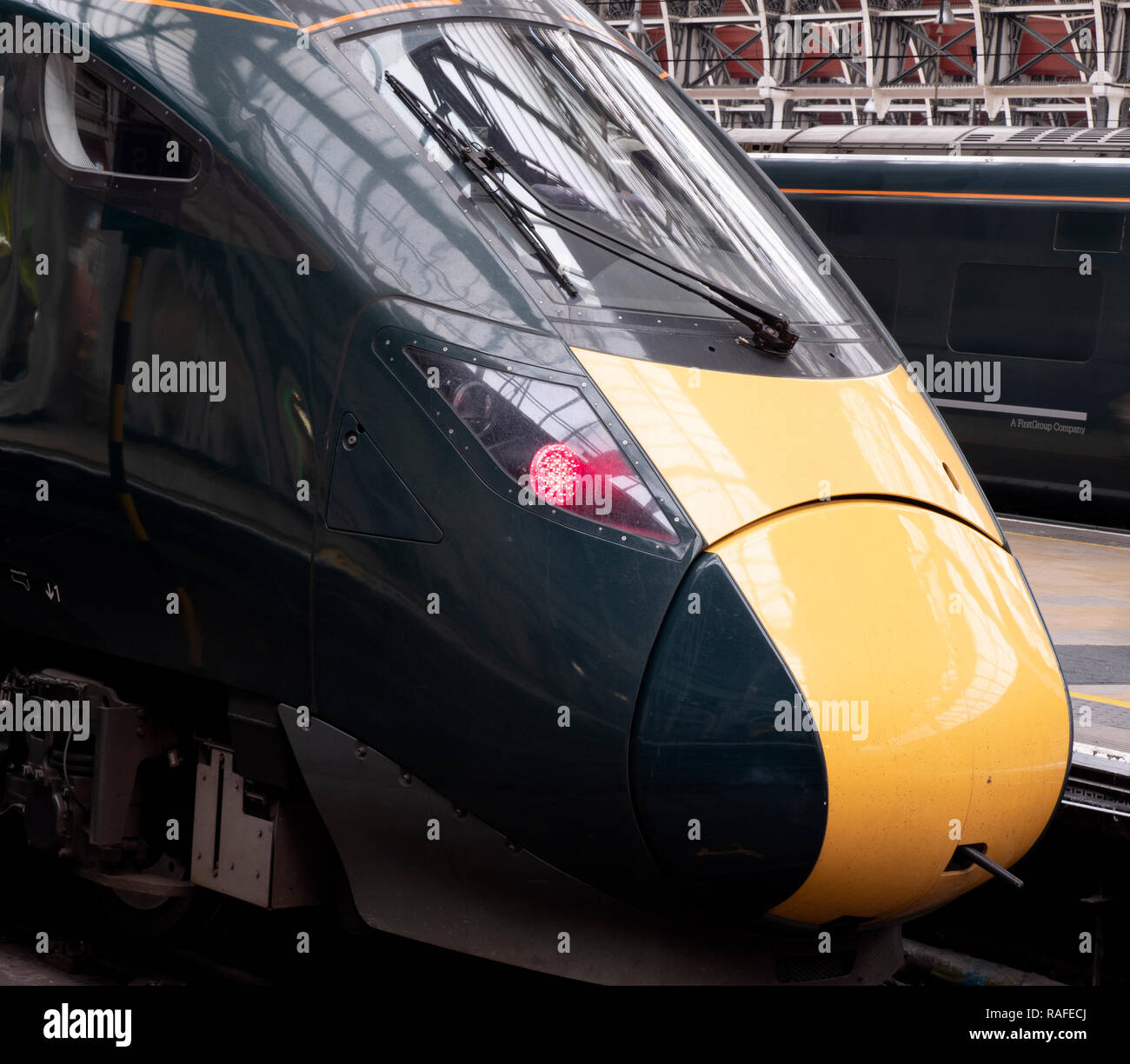 GWR (British Rail classe 800) Intercity Express - treno - IET presso la stazione ferroviaria di Paddington, Paddington, London, England, Regno Unito Foto Stock