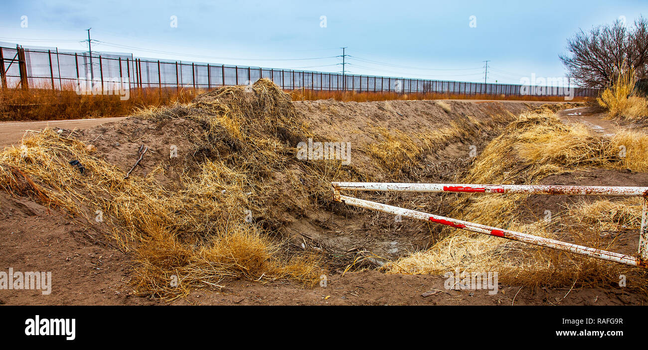 Noi recinzione di confine in Messico a El Paso Foto Stock