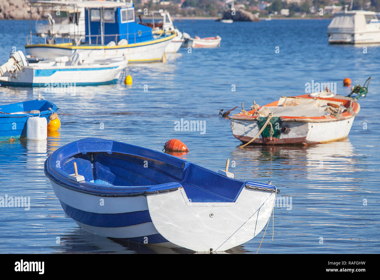 Barche da pesca in un porto che in Grecia Foto Stock