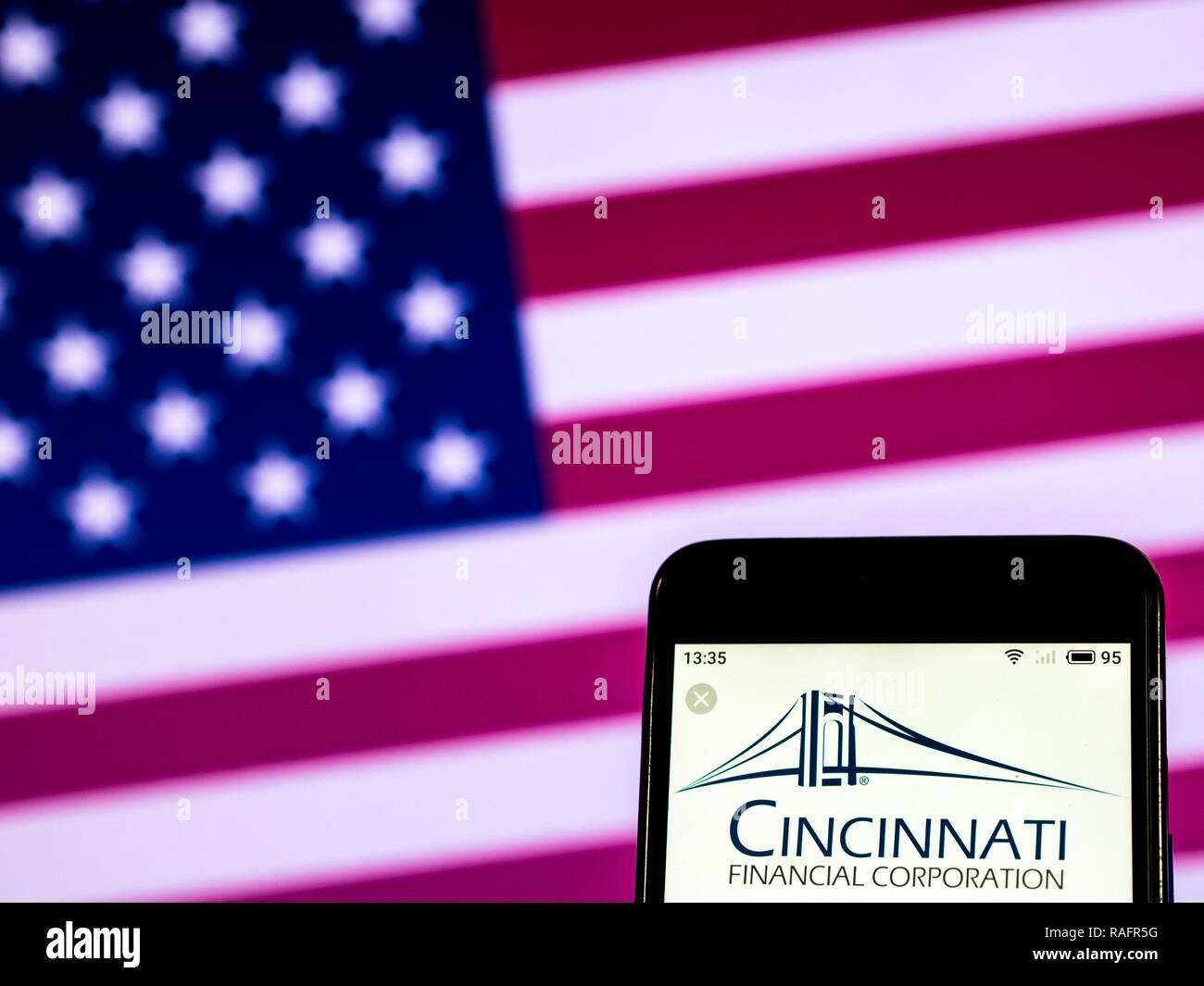 Cincinnati Financial Insurance Company logo che si vede visualizzato sul telefono intelligente Foto Stock