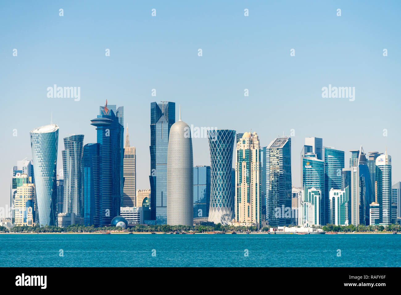 Il giorno dello Skyline di West Bay business district a Doha, in Qatar Foto Stock