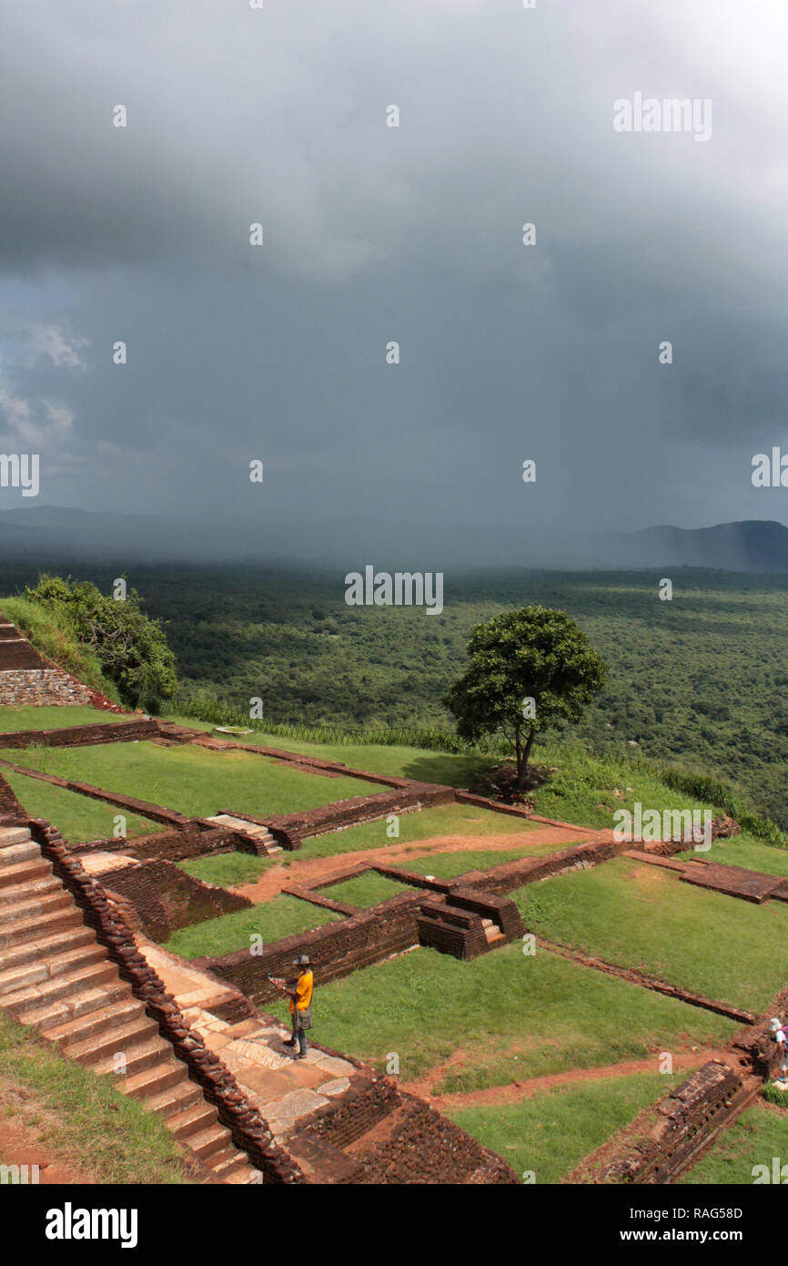 Ruine auf dem felsen di Sigiriya Sri Lanka Foto Stock