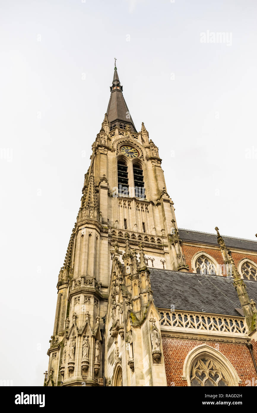 Saint-Christophe chiesa dettagli in stile neo-gotico nella città di Tourcoing in Francia.dipartimento Nord-Pas-de-Calais. Foto Stock