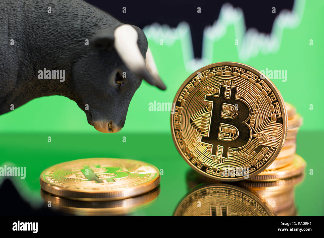 Il mercato Bull in Bitcoin crypto valuta. Prezzo rialzista trend e di aumento di valore Foto Stock