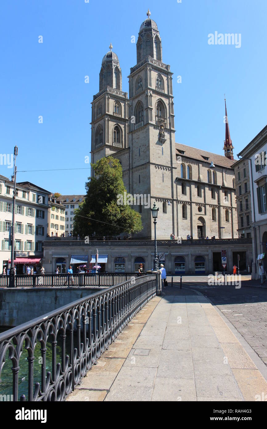 Una vista di Grossmünster Foto Stock