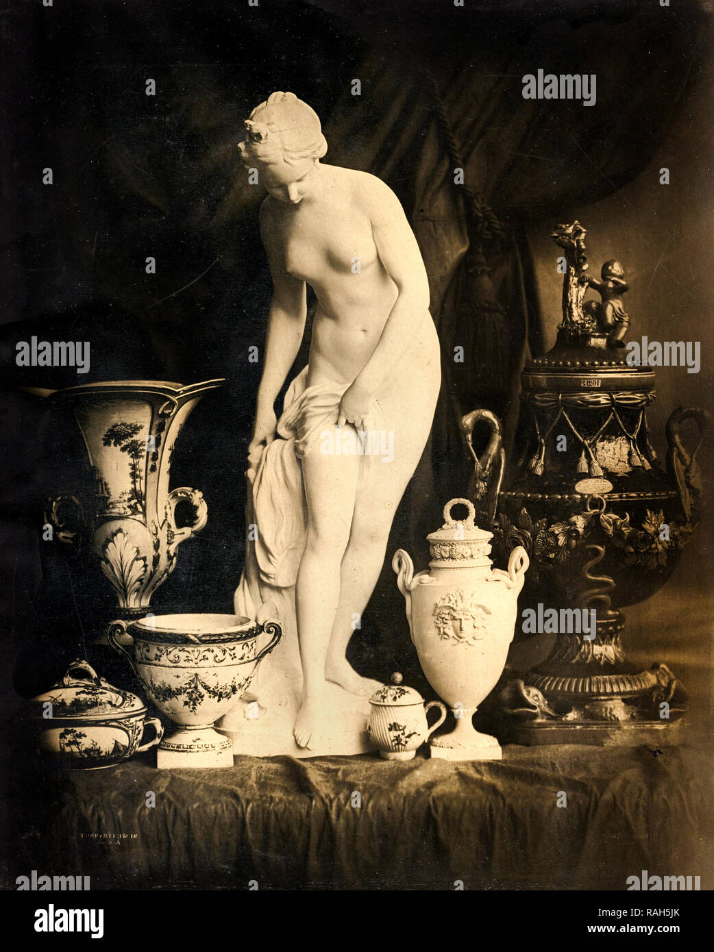 Louis-Remy Robert, Still Life con la statuetta e vasi di carbonio 1855, stampa il J. Paul Getty Museum di Los Angeles, Stati Uniti d'America. Foto Stock