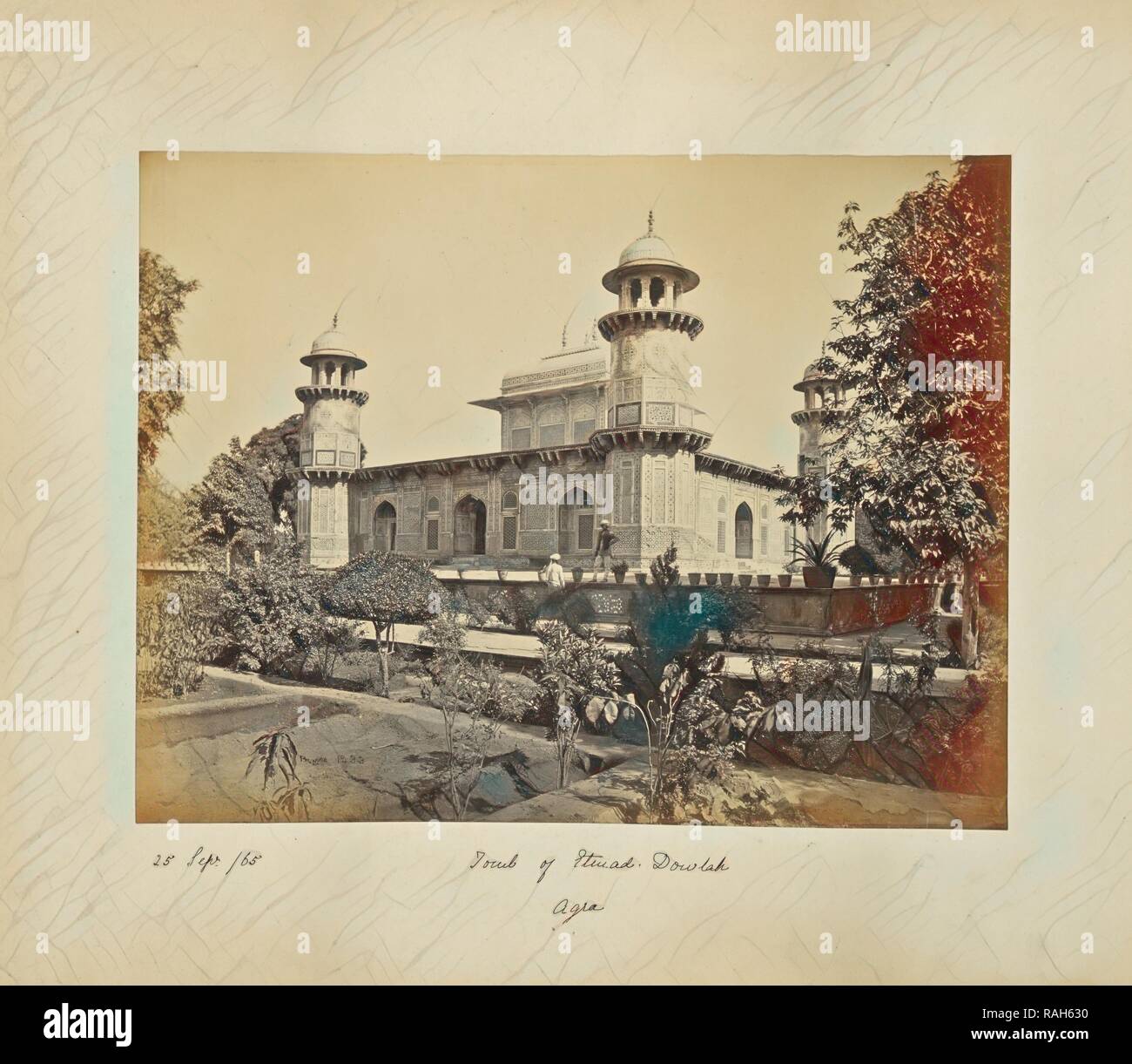 Agra, Mausoleo del principe Etmad-Dowlah, dal Gate, Samuel Bourne (inglese, 1834 - 1912), Ä€gra, Uttar Pradesh reinventato Foto Stock