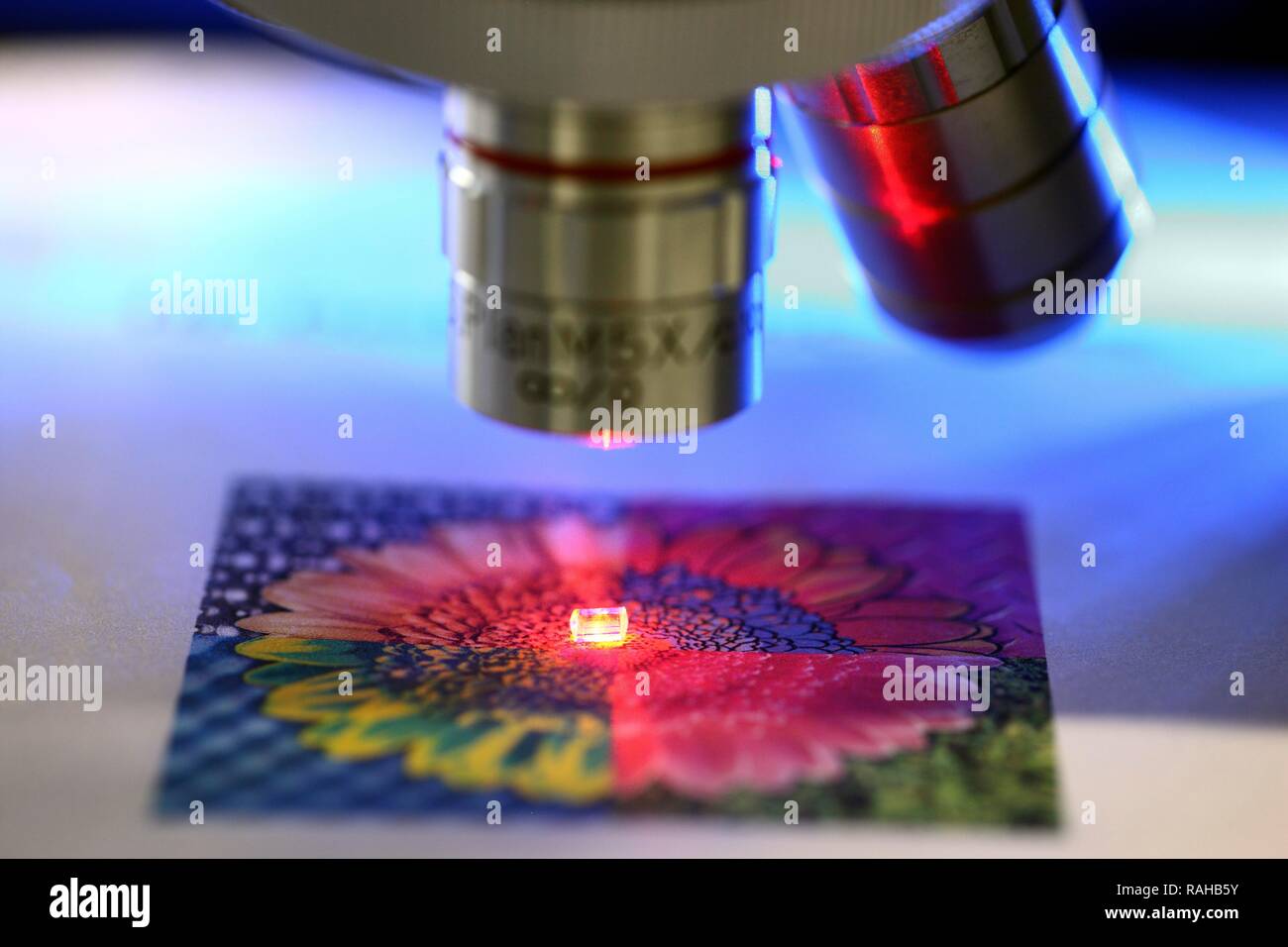 Kriminaltechnisches Institut, KTI, Forensic Science Institute, la solidità del colore di inchiostro viene testato, Ink Analysis, Polizia Foto Stock