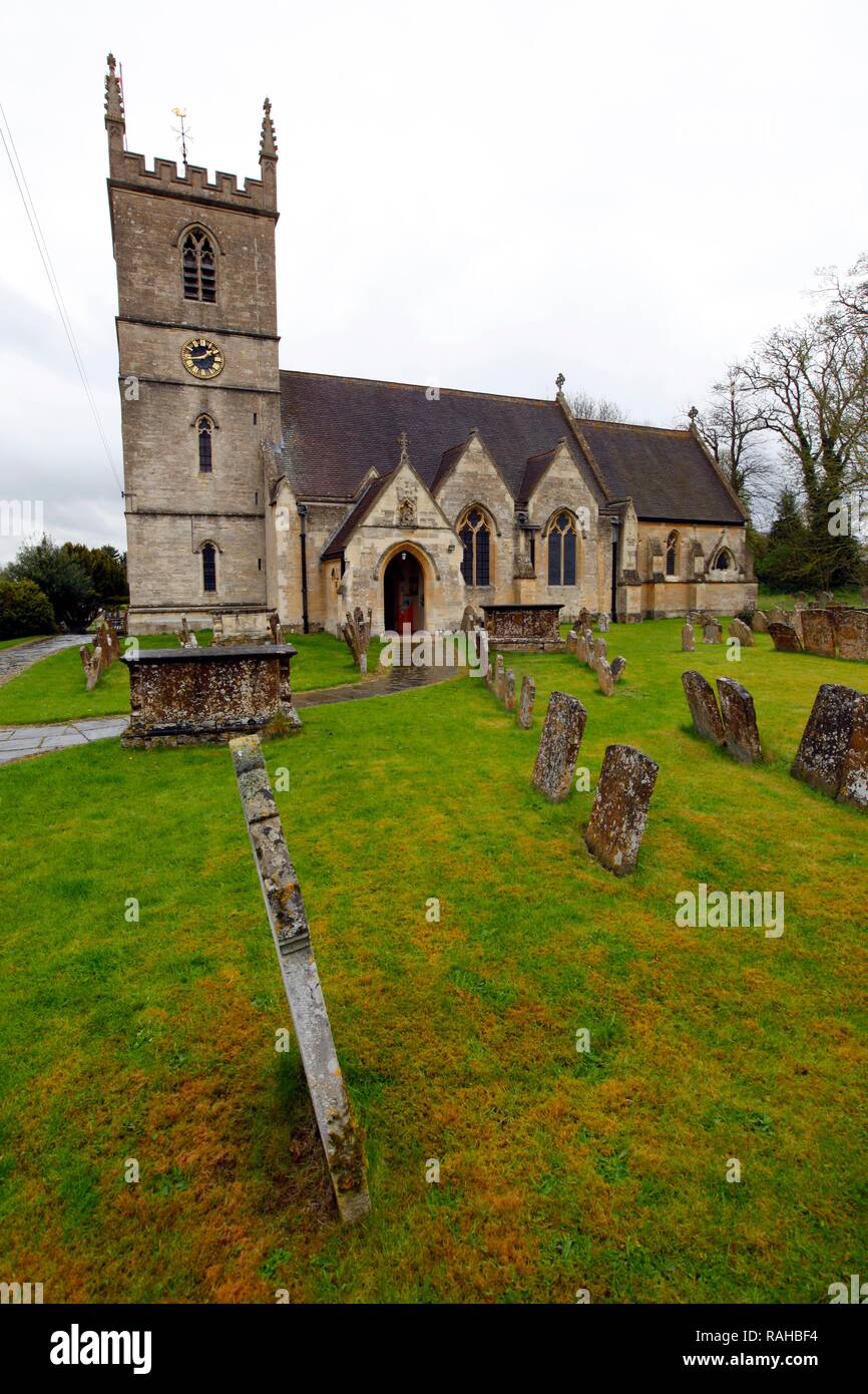 Cimitero della chiesa di Bladen, burford, Oxfordshire, Gran Bretagna, Europa Foto Stock