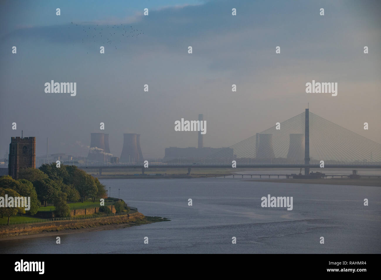 Il Mersey ponte Gateway costruzione, 2014-2017. Varie fasi della costruzione del ponte tra Widnes & Runcorn (Halton) sul fiume Mersey Foto Stock