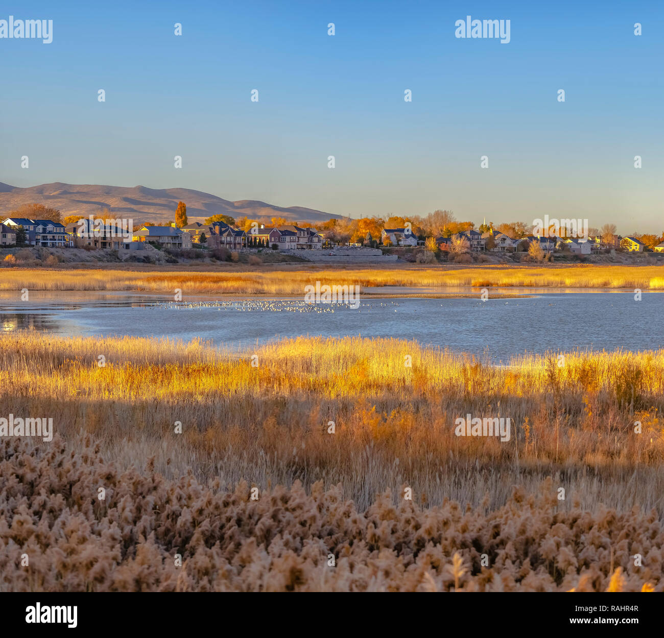 Vista del lago Utah e lakeside case nelle vicinanze Foto Stock