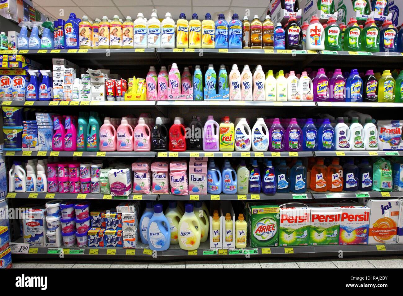 Detersivi, self-service, supermercato Foto stock - Alamy