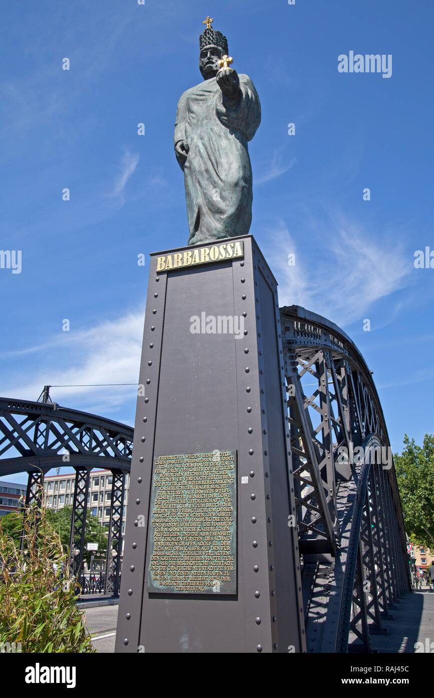 Statua del Barbarossa, quartiere Speicherstadt di Amburgo, PublicGround Foto Stock