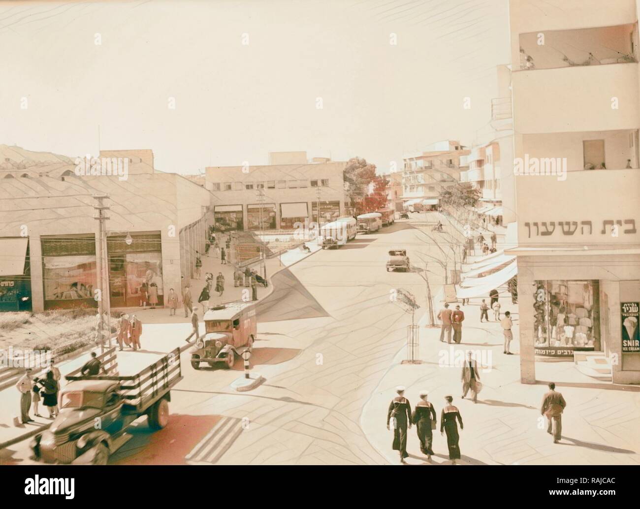 Haifa. 1940, Israele. Reinventato da Gibon. Arte Classica con un tocco di moderno reinventato Foto Stock