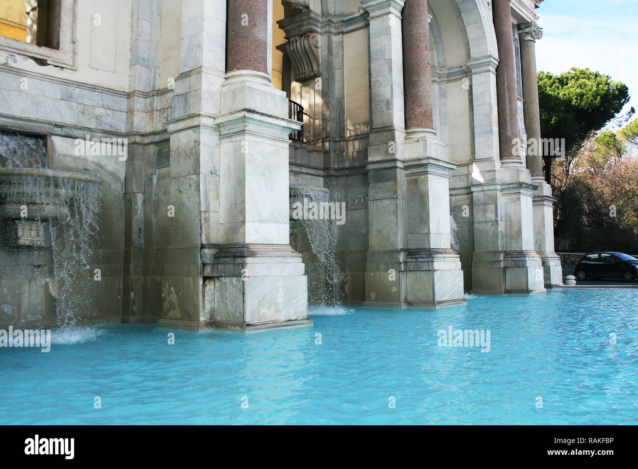 La Fontana dell'Acqua Paola noto anche come il fontanone ("la grande fontana') è una fontana monumentale situato sul colle del Gianicolo a Roma. Foto Stock