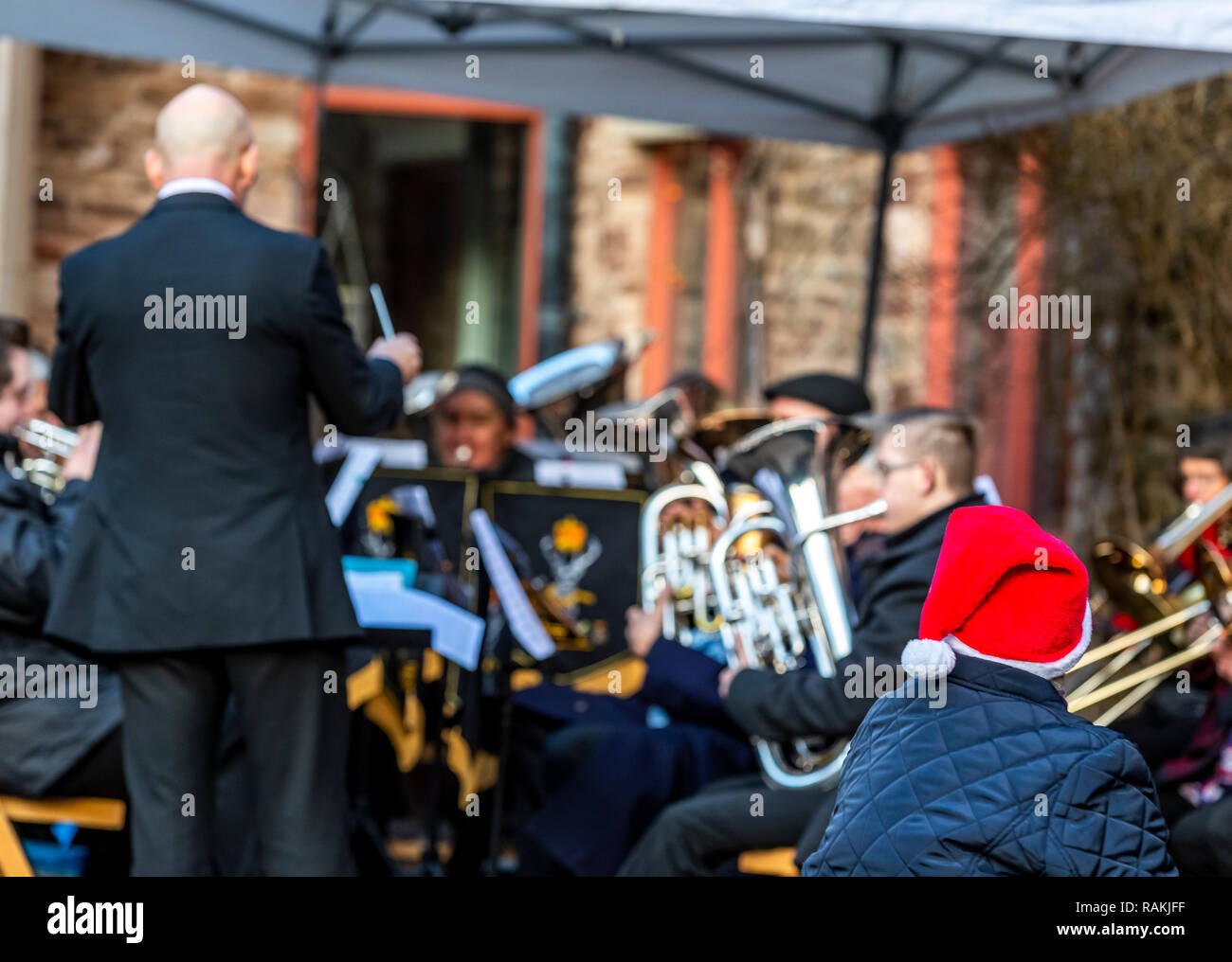 Cinderford Brass Band al Dean Heritage Center la riproduzione di canzoni di Natale. Foto Stock