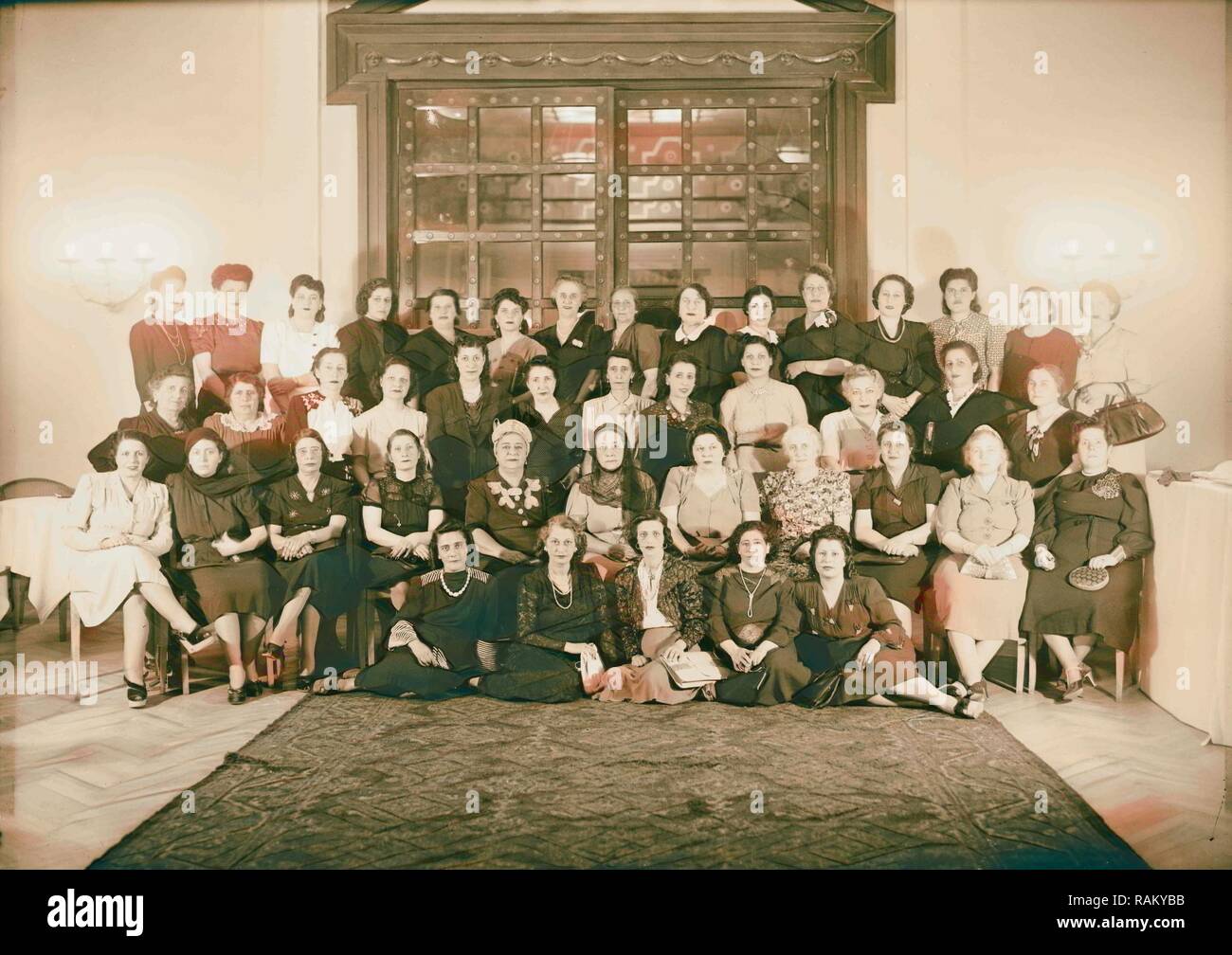 Arab Ladies' Unione gruppo al King David Hotel Sett. 15 1944 membri delle donne arabe di unione con Huda Shaʻrawi ( reinventato Foto Stock