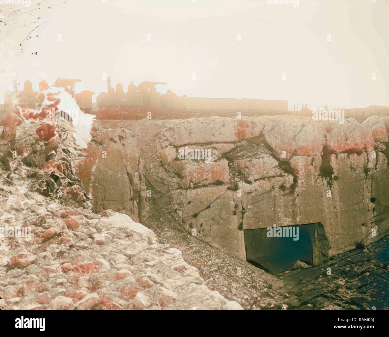 Militare treno di luce sulla tomba di giudici, 1918. 1918, a Gerusalemme, Israele. Reinventato da Gibon. Arte Classica con un reinventato Foto Stock