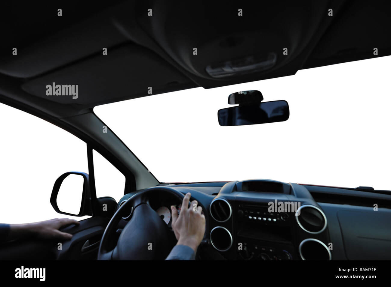 Young driver interno auto con sfondo bianco Foto Stock