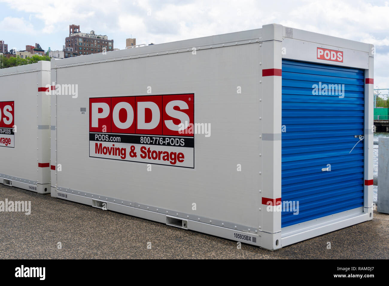 New York, Stati Uniti d'America - 21 Maggio 2018: portatile su Storage Demond PODS contenitore in New York City. Si tratta di una la movimentazione e lo stoccaggio azienda fondata nel 1998 in Florida Foto Stock