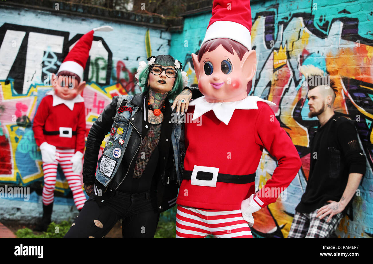 Elfie Elvie e dal Regno Unito di marca giocattolo Elfi Behavin' male causa del male intorno a Oxford Street London a correre fino a Natale. Data di rilascio: martedì 4 dicembre 2018. La festosa gamma bambola, lanciato nel 2017, ha già venduto oltre quattro milioni di elfi davanti a questo Natale - che lo rende uno dei più grande vendita di marche di giocattolo dell'anno. Il Naughty elfi chiedono i genitori e i bambini a condividere le foto online dei propri Elfi Behavin' male per la possibilità di vincere un £100 Amazon gift card. Dotato di: atmosfera dove: Londra, Regno Unito quando: 28 Nov 2018 Credit: Joe Pepler/PinPep/WENN.co Foto Stock