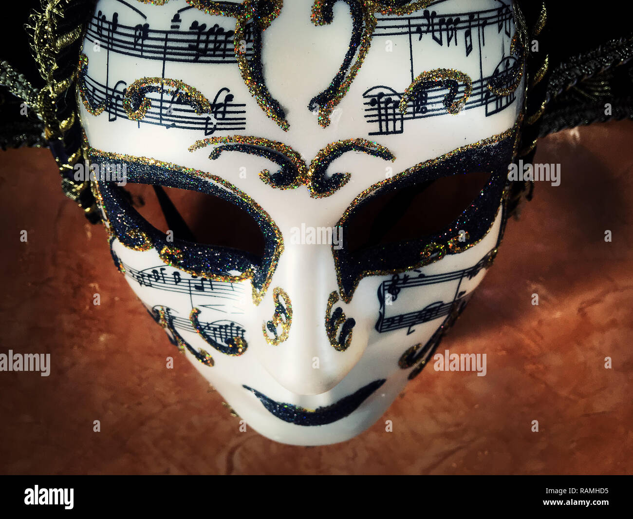 Il carnevale di Venezia costume teatrale maschere colorate mistero Fantasy  oggetto da indossare Foto stock - Alamy