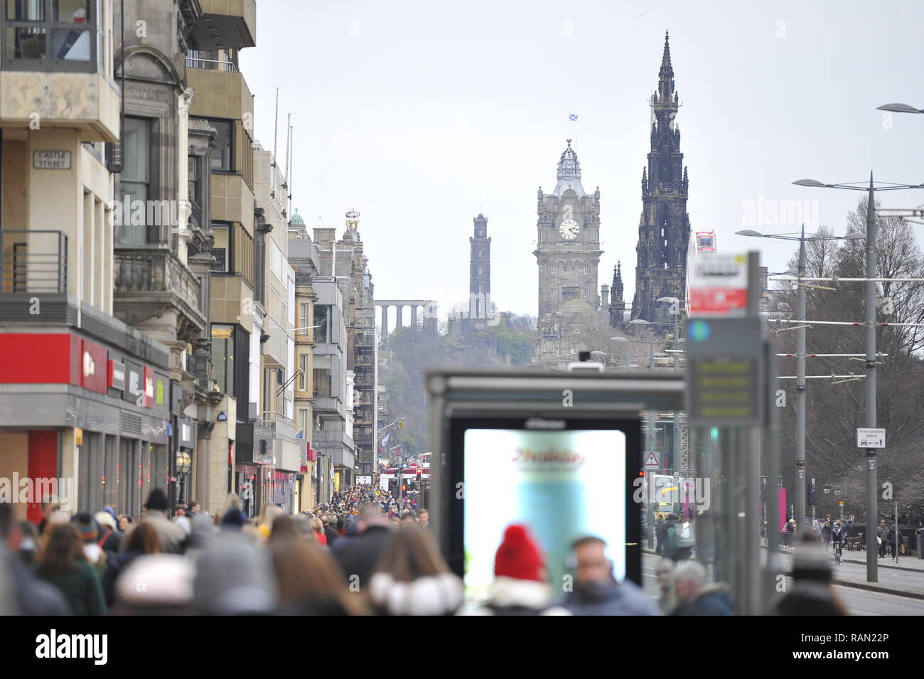 Edimburgo, Scozia, Regno Unito. 4 gennaio, 2019. La sanità pubblica Il Ministro Joe FitzPatrick unisce l'accesso di Edimburgo pratica Street Outreach farmacista su un aborigeno intorno a Edimburgo. Il servizio fornisce un essenziale di cure sanitarie primarie per senzatetto pazienti. Scene da aree dove i senzatetto sono visti in ed intorno a. Edinburgh, Regno Unito - 4° gennaio 2019. Credito: Colin Fisher/Alamy Live News Foto Stock