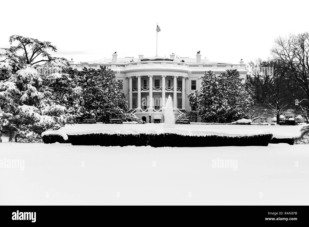 La Casa Bianca a Washington DC dopo un record di neve caduta nell'inverno del 2009. Foto Stock