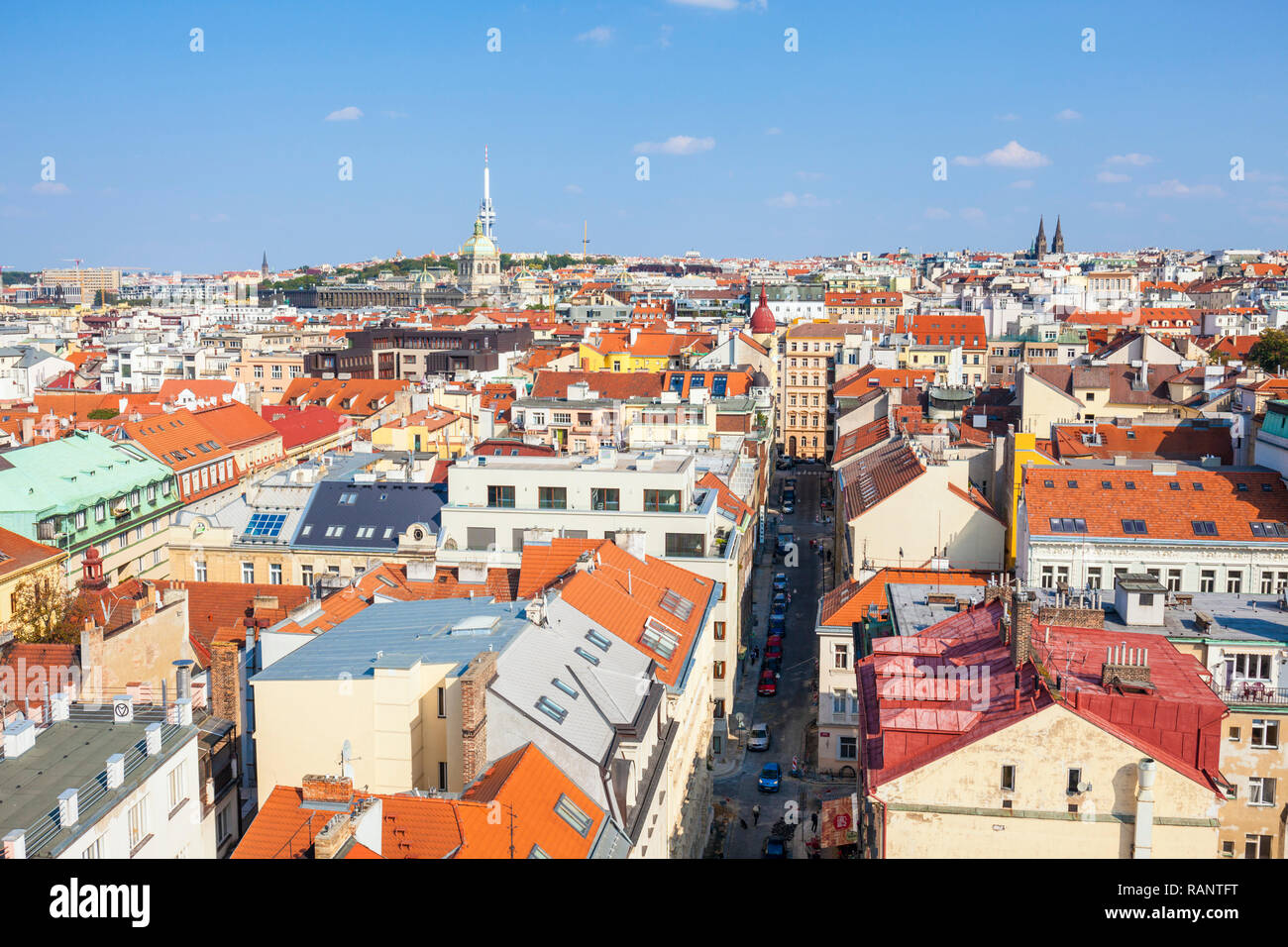 Praga vista sullo skyline verso il Museo Nazionale Národní muzeum piazza Venceslao Václavské náměstí Praga Repubblica Ceca Europa Foto Stock