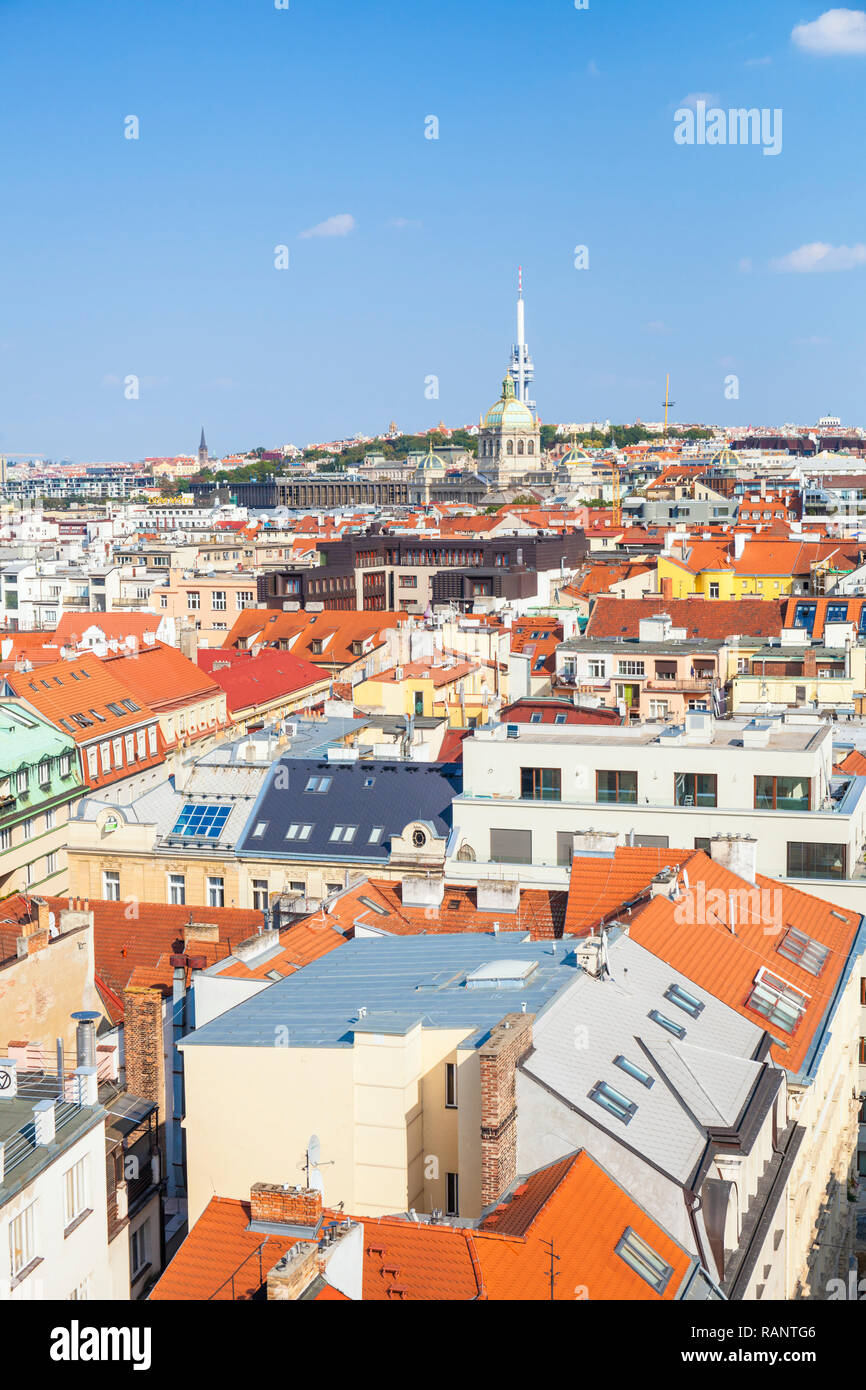 Praga vista sullo skyline verso il Museo Nazionale Národní muzeum piazza Venceslao Václavské náměstí Praga Repubblica Ceca Europa Foto Stock